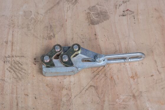 Αγορά Durable Earth Wire Tensioning Clamp for 50-70mm² with 20-30 kN Load Capacity and Quick Cam-Locking online manufacture