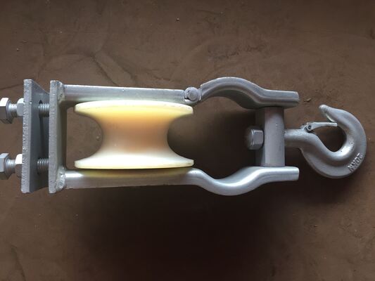 Αγορά Πολυκατευθυντήρια τροχαλία για τοποθέτηση καλωδίων σε εγκάρσιους βραχίονες με σχεδιασμό τύπου γάντζου και μέγεθος τροχού 120x58mm για τοποθέτηση καλωδίων γραμμών μεταφοράς online manufacture